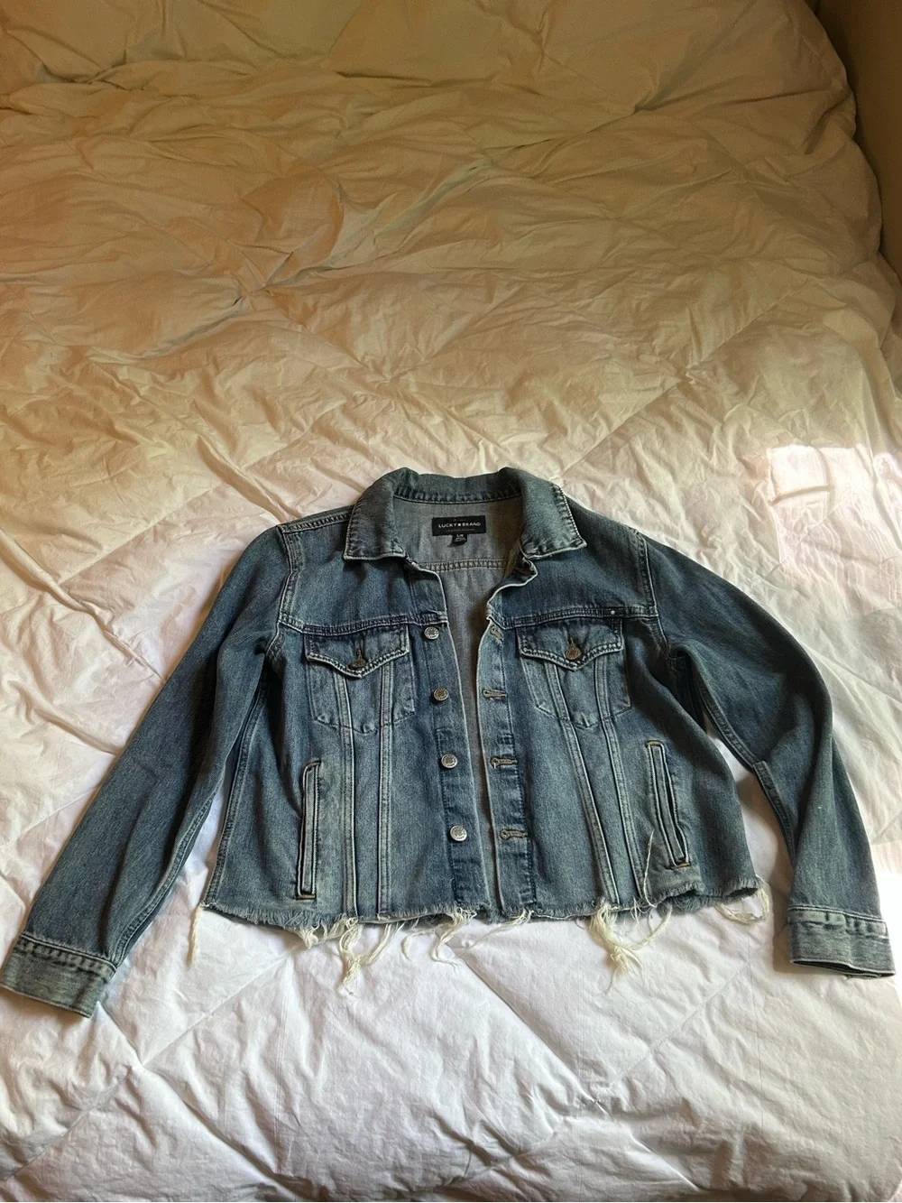 Lucky Brand Faded Blue Denim Jean Jacket with Raw Hem - Picture 2 of 10